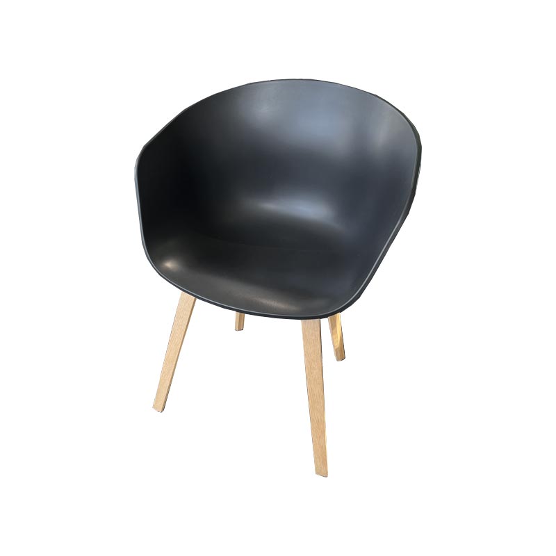 About a Chair AAC22 in black - des. Hee Welling (made by Hay)
