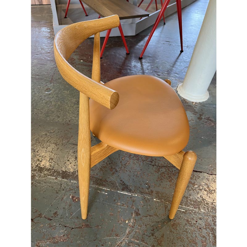 CH20 Elbow chair - des. Hans Wegner - made by Carl Hansen