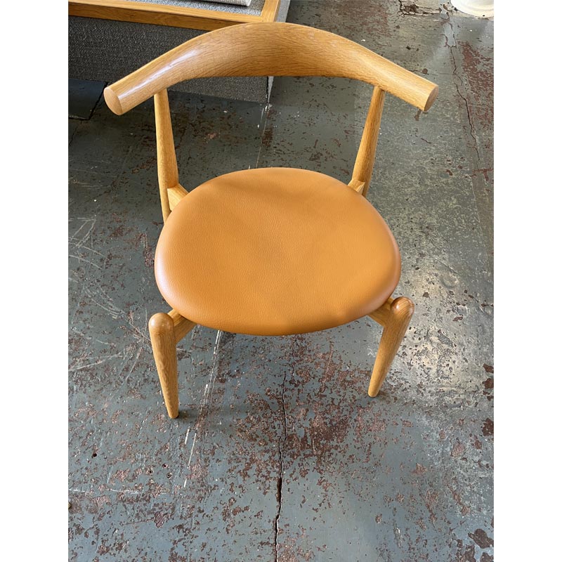 CH20 Elbow chair - des. Hans Wegner - made by Carl Hansen