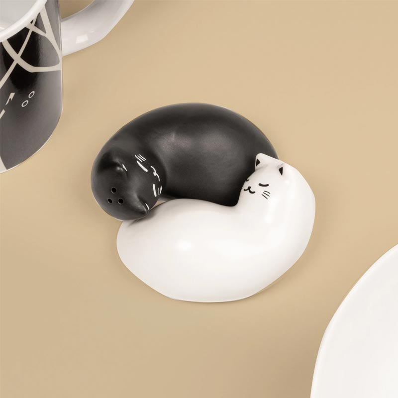 'Purrfect' Salt & Pepper Shakers, des. Mone Misawa for Kikkerland
