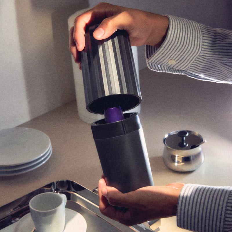 Plisse Coffee Capsule Crusher - Black - des. Michele de Lucchi for Alessi