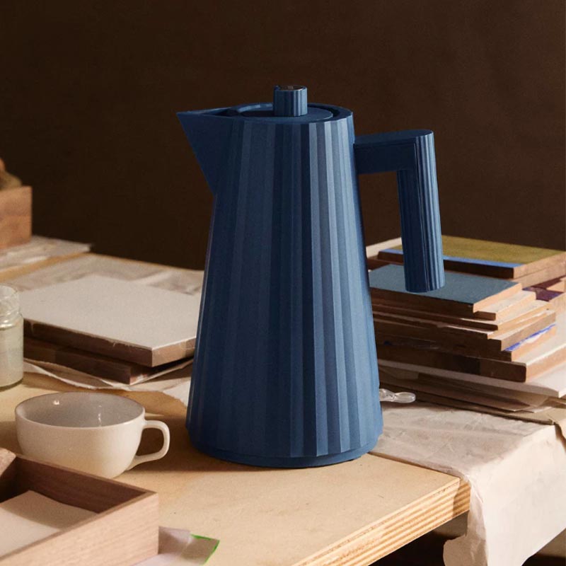 Plissé Electric Kettle - Blue - des. Michele De Lucchi for Alessi