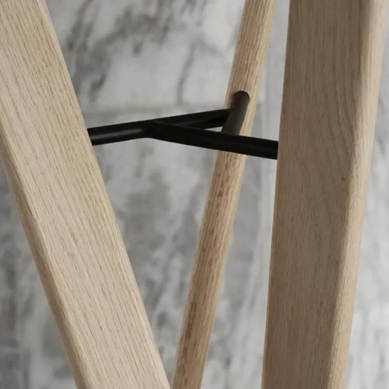 RAKKU Coat Stand - Oak - des. Kazushige Miyake for Blomus
