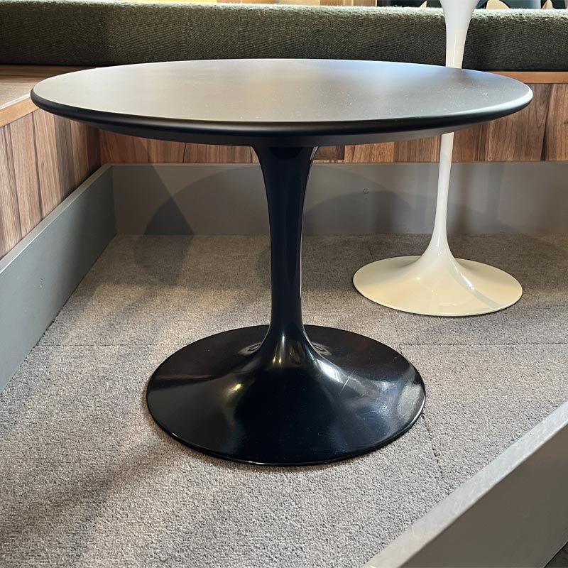 Saarinen round low side table - black top, black cast aluminium base - des. Eero Saarinen, 1957 (made by Knoll)