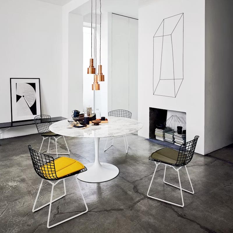 Saarinen Tulip Round Dining Table, Arabescato Marble - des. Eero Saarinen, 1957, made by Knoll Studio