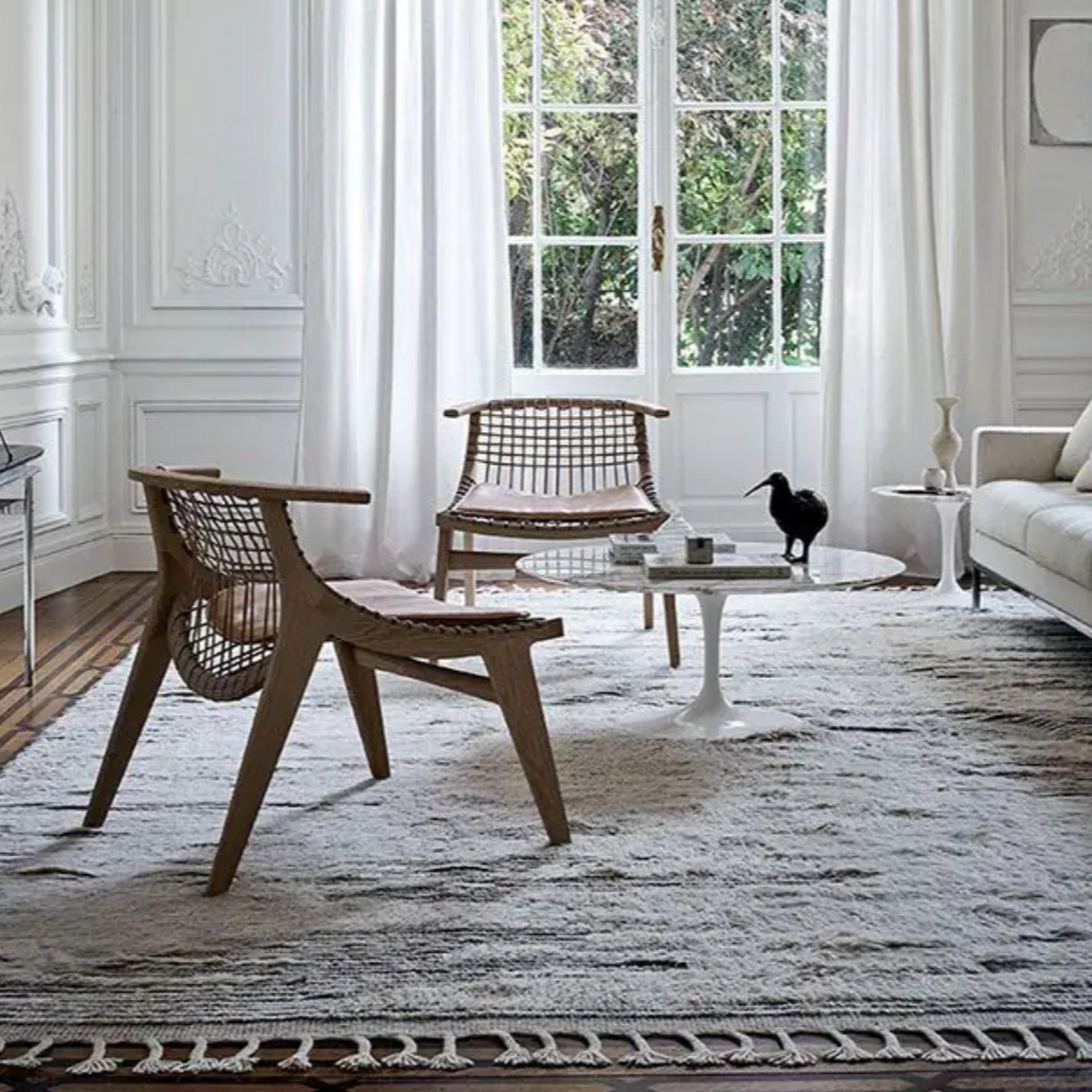 Klismos lounge chair - oak, with leather seat pad - des. Antonio Citterio, 2022 for Knoll