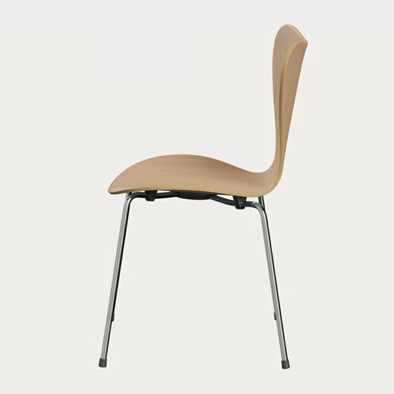 3107 Series 7 dining chair in beech - des. Arne Jacobsen made by Fritz Hansen