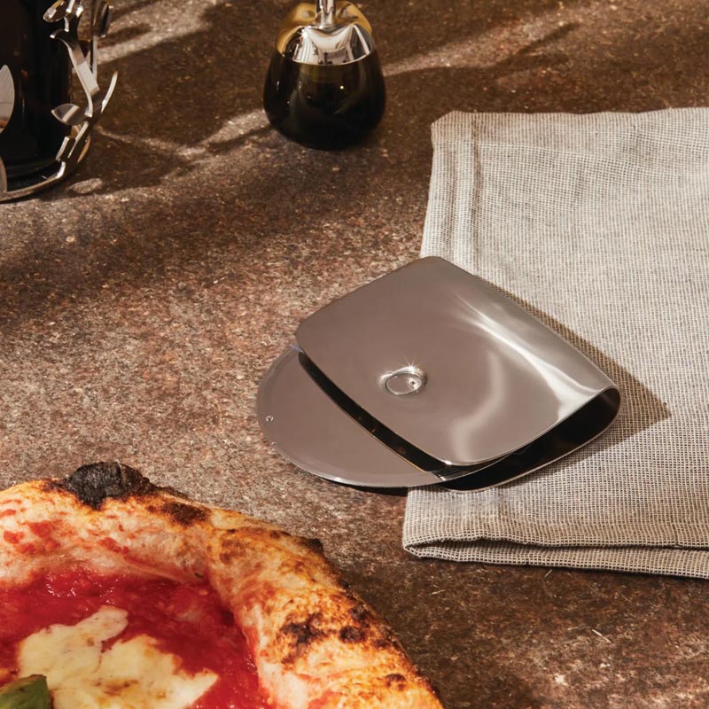 Taio Pizza Cutter Taio, des. Valerio Sommella for Alessi