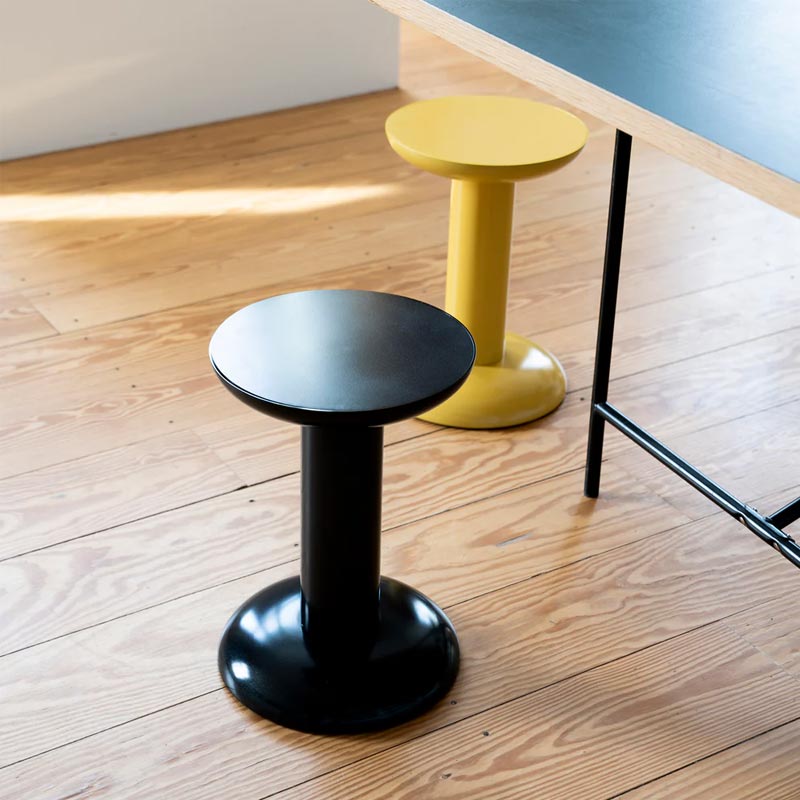 Thing Table - Black - des. George Sowden for raawii