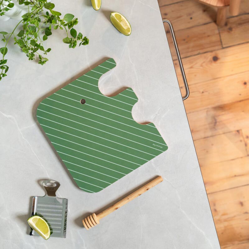 Elephant Chop & Serve board - Small 21 x 19 cm - Green - by Muurla