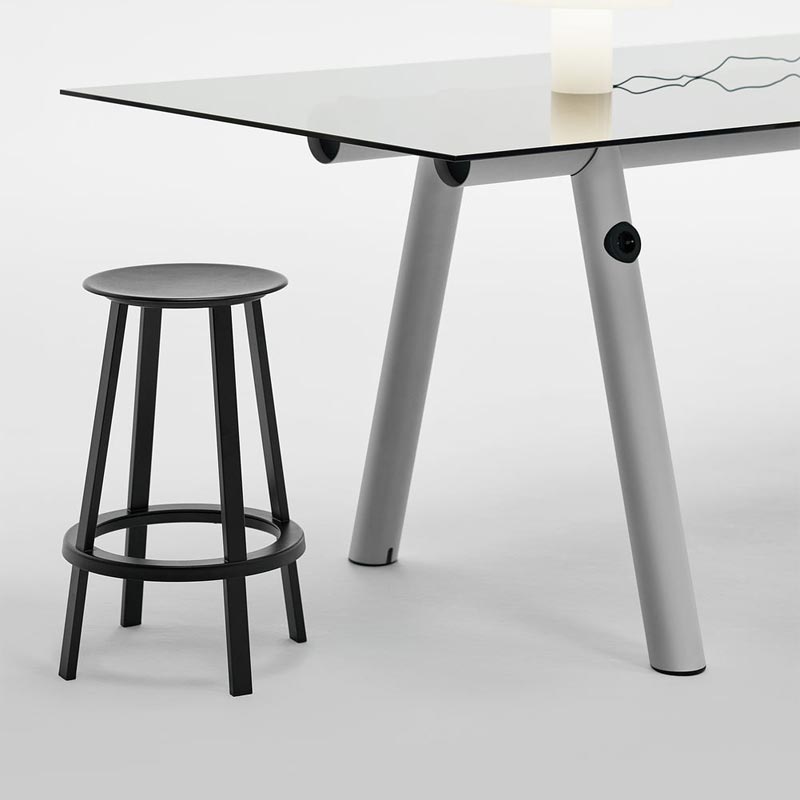 Revolver Bar Stool - Black - des. Leon Ransmeier (made by Hay)