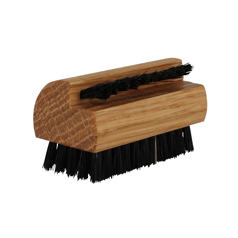 Oakwood travel nail brush by Burstenhaus Redecker