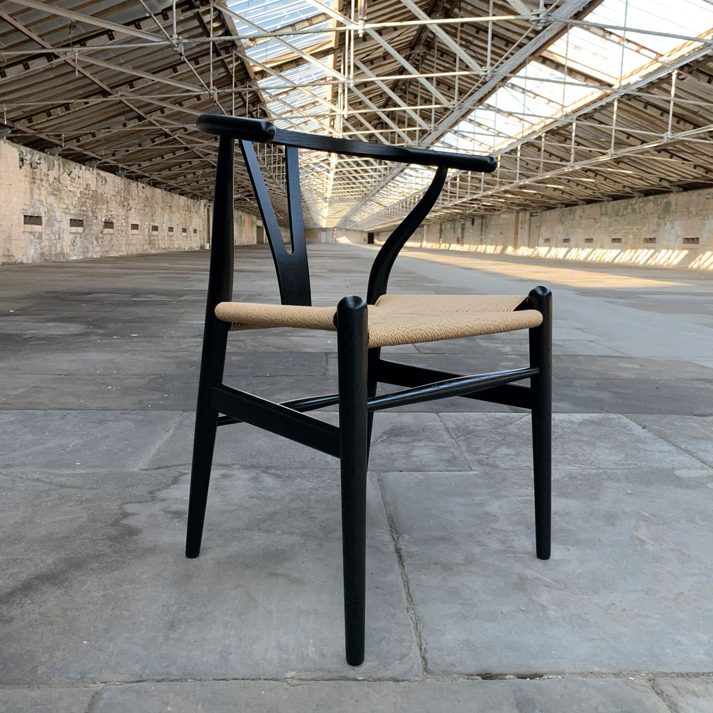 CH24 Wishbone Chair des Hans Wegner, 1950 - black oak (made by Carl Hansen & Son)