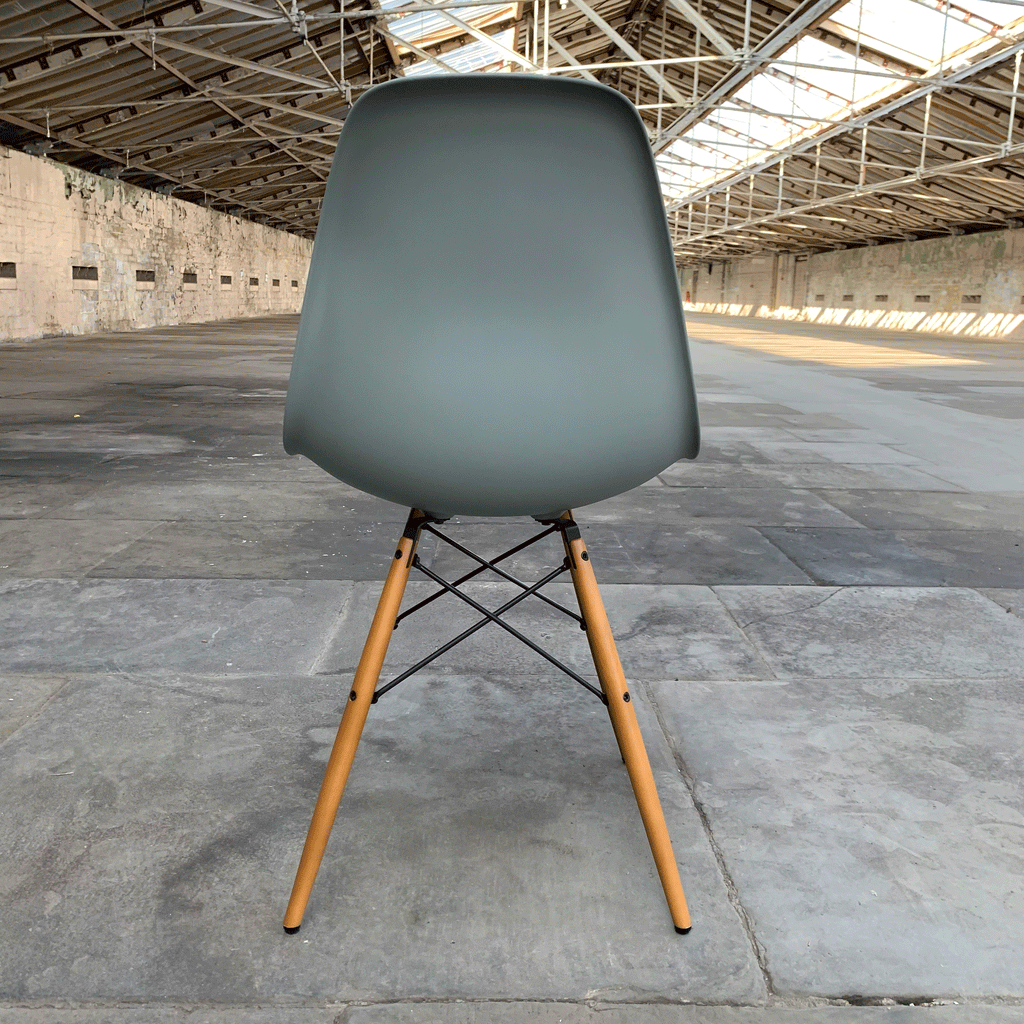 DSW Plastic Dining Chair des Charles and Ray Eames, 1950 (made by Vitra)