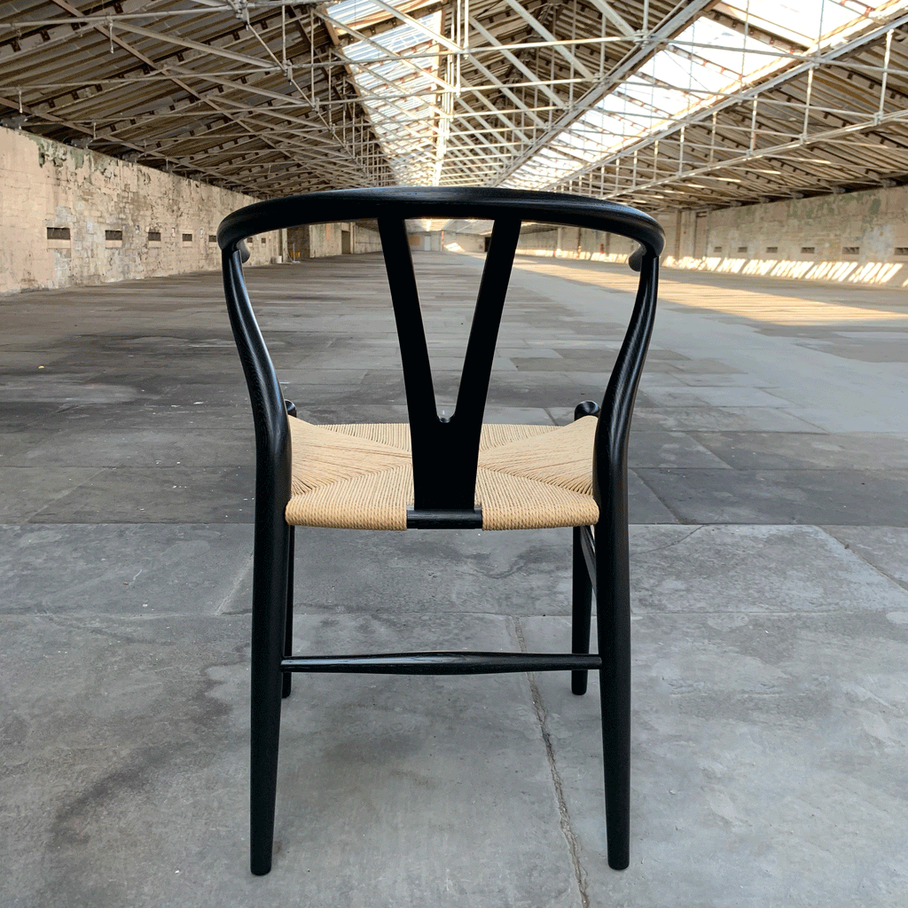 CH24 Wishbone Chair des Hans Wegner, 1950 - black oak (made by Carl Hansen & Son)