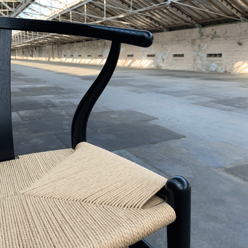 CH24 Wishbone Chair des Hans Wegner, 1950 - black oak (made by Carl Hansen & Son)