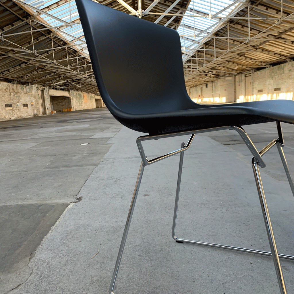 Bertoia Plastic Side Chair des. Harry Bertoia, 1956 - black shell / chrome base (made by Knoll)