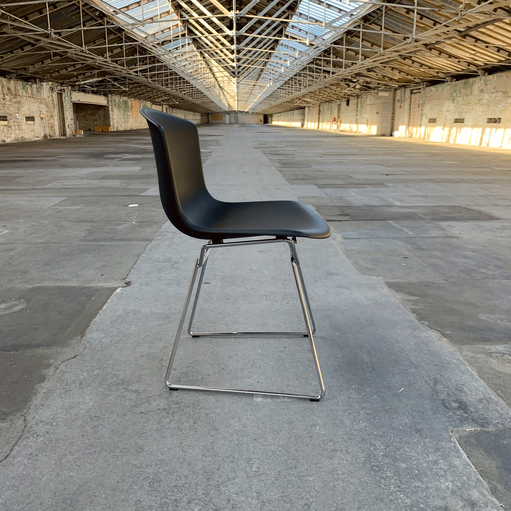 Bertoia Plastic Side Chair des. Harry Bertoia, 1956 - black shell / chrome base (made by Knoll)