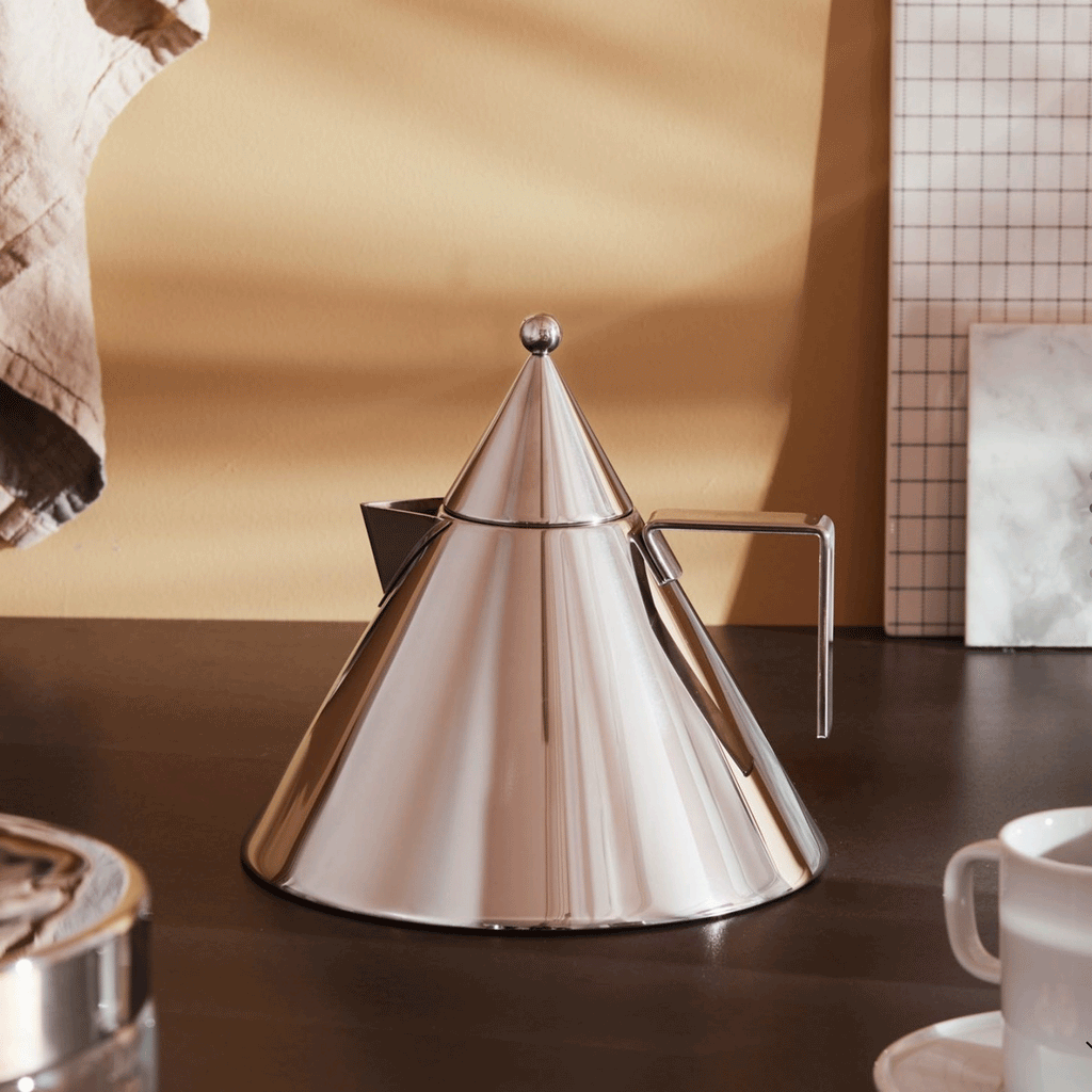 Il Conico Kettle - des. Aldo Rossi (made by Alessi)