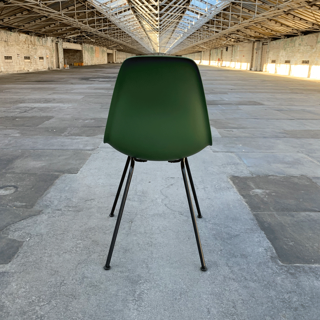 DSX Plastic Side Chair des. C&R Eames, 1950 - forest shell / black legs (made by Vitra)