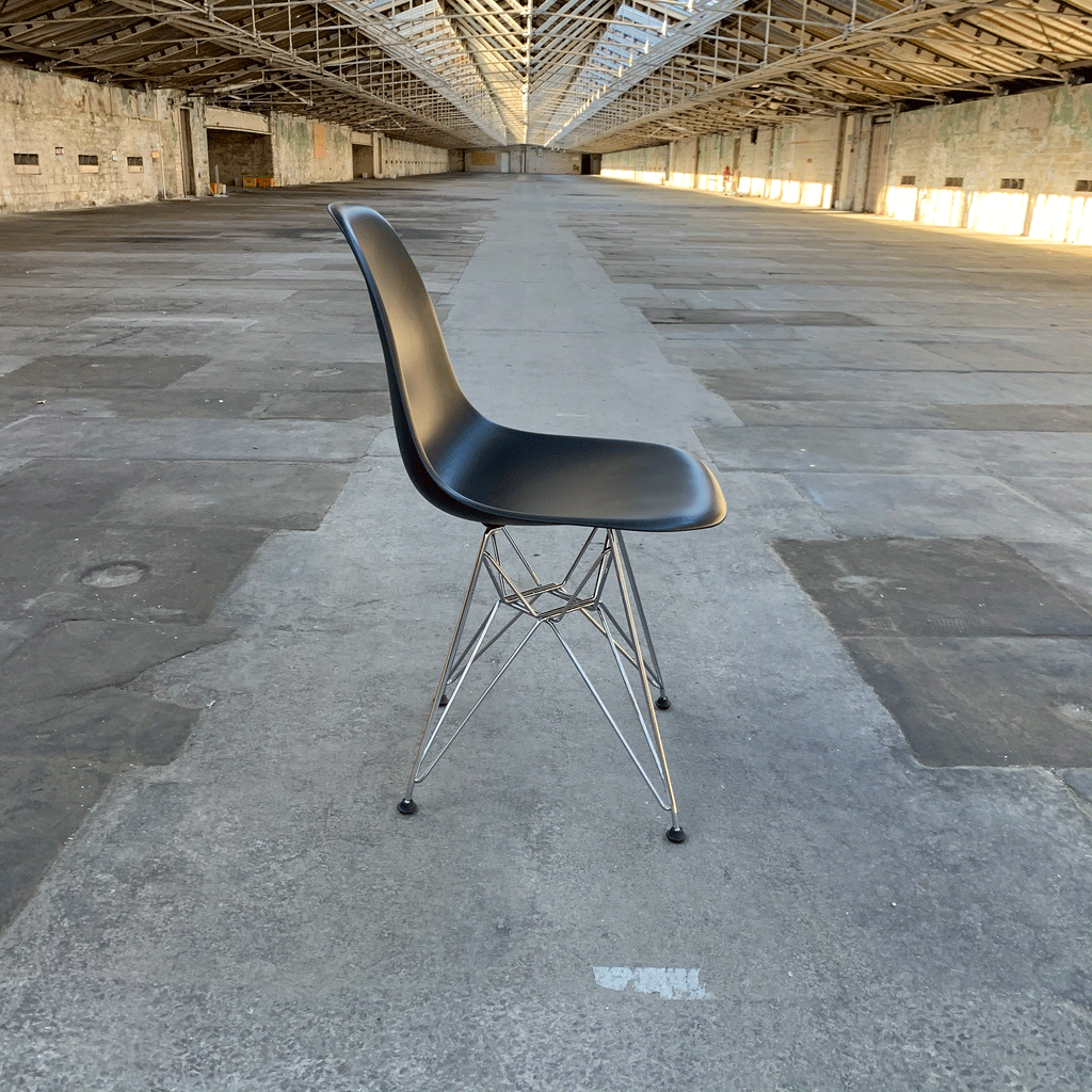 DSR Plastic Side Chair des. C&R Eames, 1950 - black shell, chrome legs (made by Vitra)