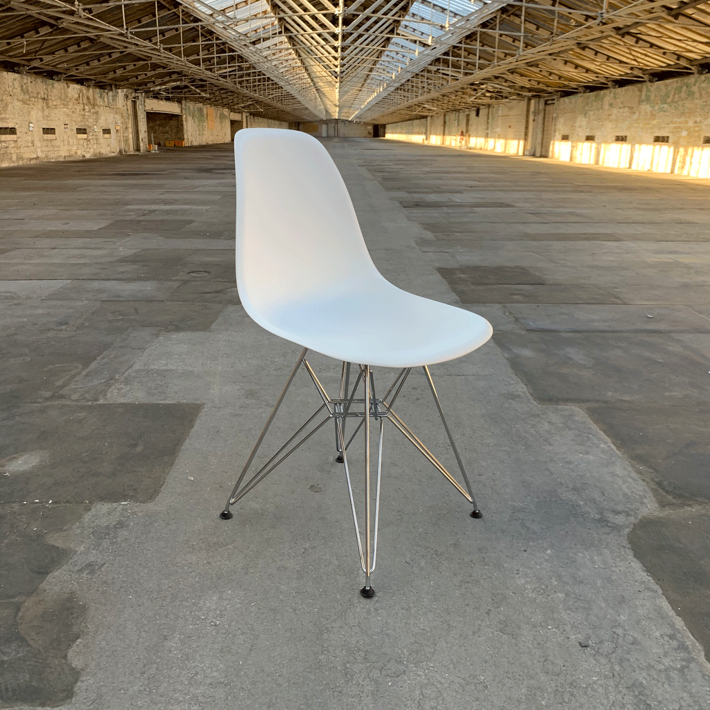 DSR Plastic Side Chair des. C&R Eames, 1950 - white shell / chrome legs (made by Vitra)
