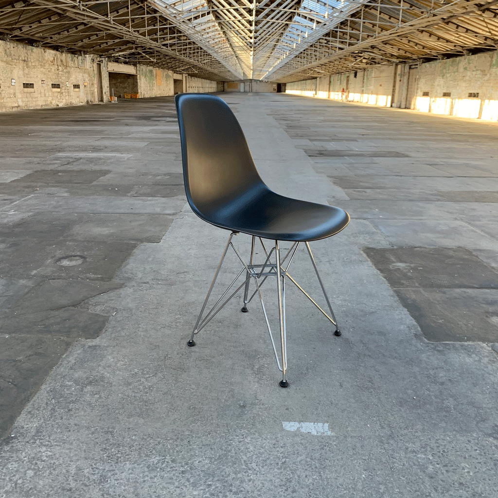 DSR Plastic Side Chair des. C&R Eames, 1950 - black shell, chrome legs (made by Vitra)