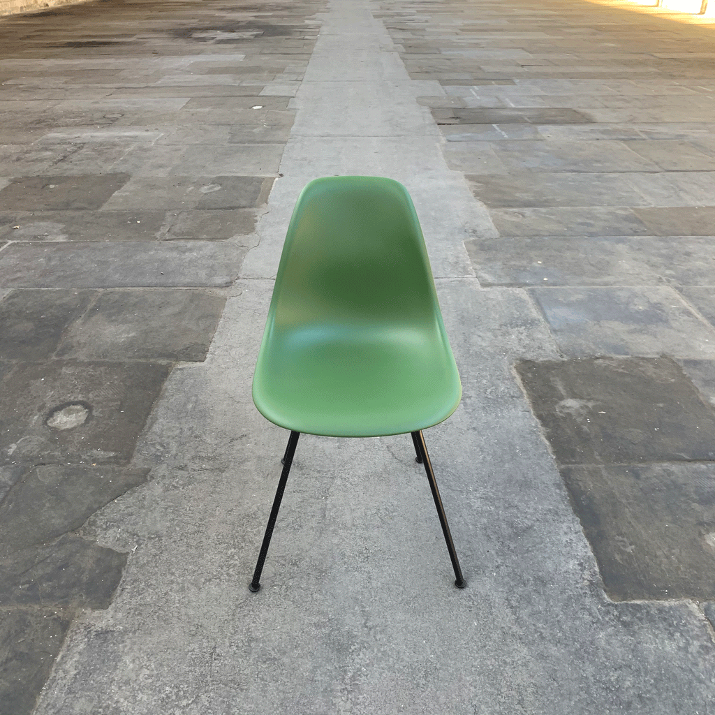 DSX Plastic Side Chair des. C&R Eames, 1950 - forest shell / black legs (made by Vitra)