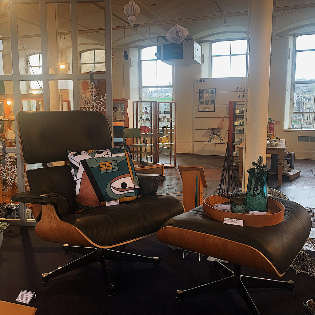 Lounge Chair and Ottoman in cherry - des. Charles and Ray Eames, 1956 (made by Vitra)