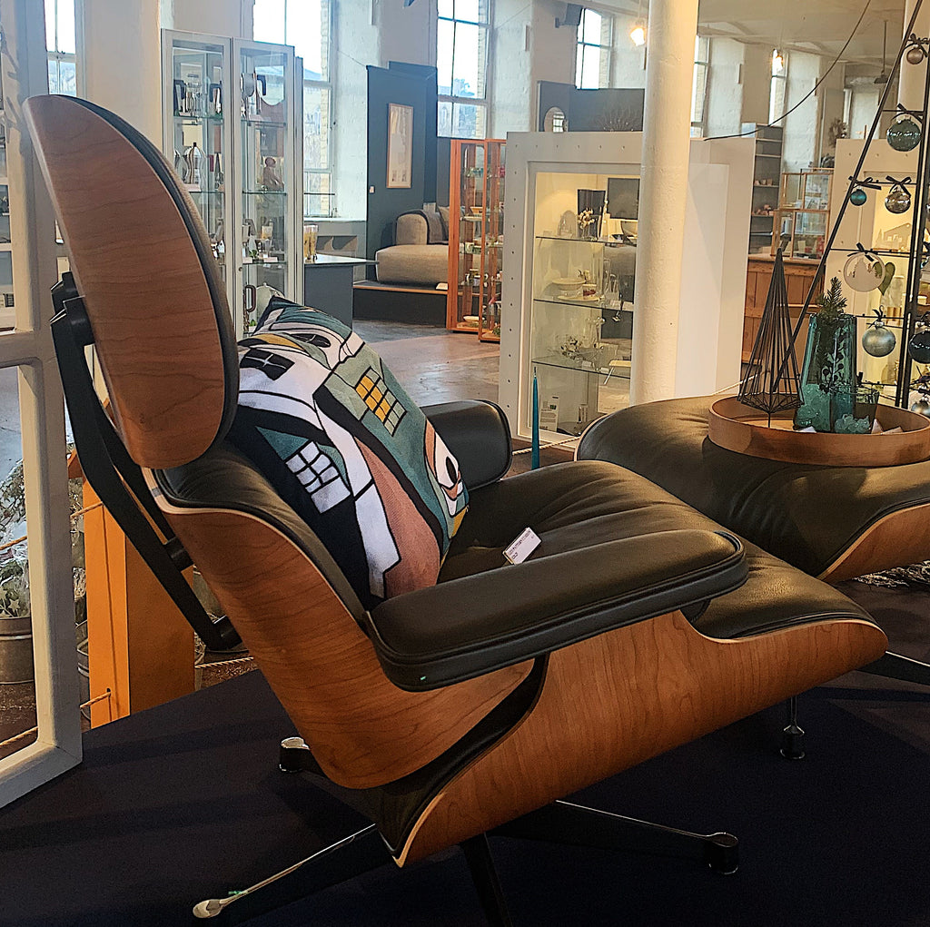Lounge Chair and Ottoman in cherry - des. Charles and Ray Eames, 1956 (made by Vitra)