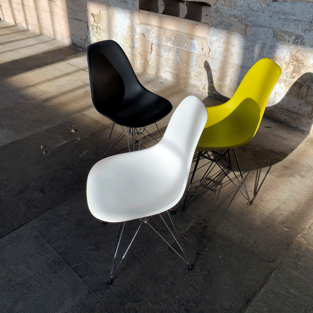 DSR Plastic Side Chair des. C&R Eames, 1950 - black shell, chrome legs (made by Vitra)