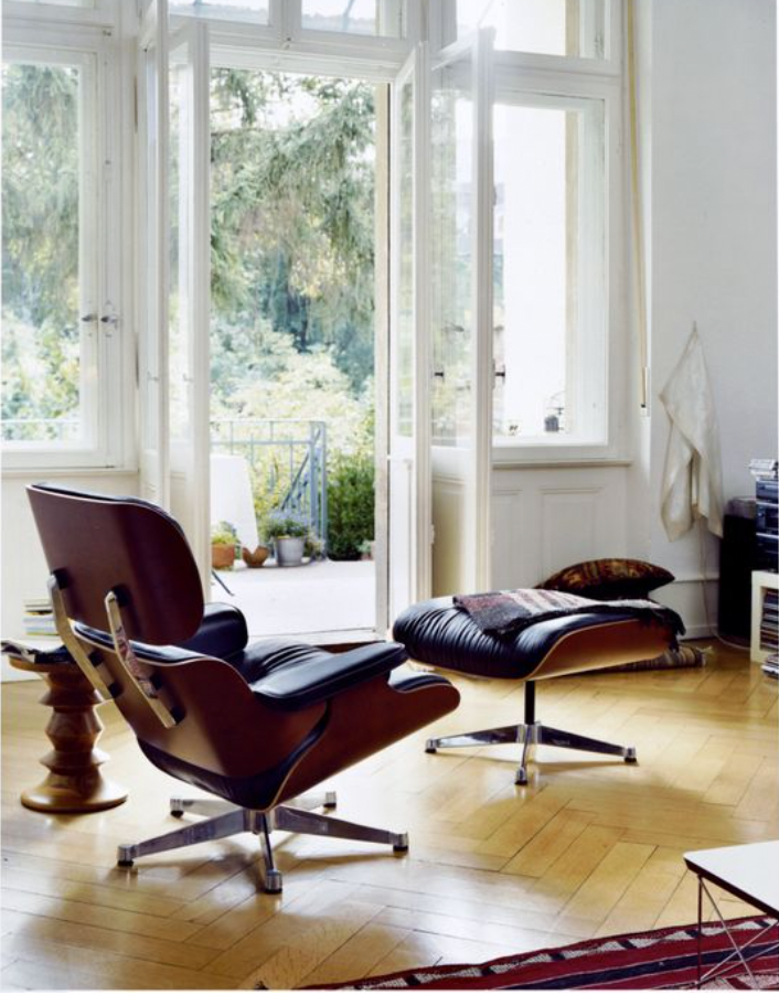 Lounge Chair and Ottoman in cherry - des. Charles and Ray Eames, 1956 (made by Vitra)