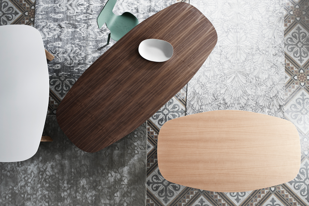 Analogue Dining table des. Jaime Hayon - White / Oak - made by Fritz Hansen