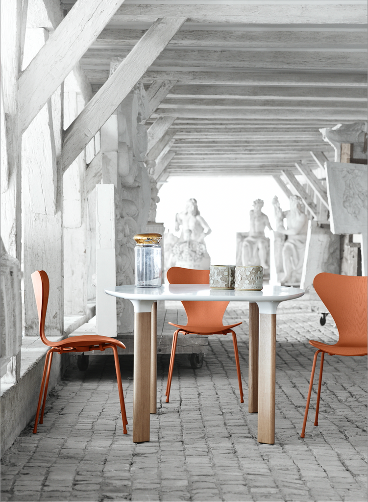 Analogue Dining table des. Jaime Hayon - White / Oak - made by Fritz Hansen