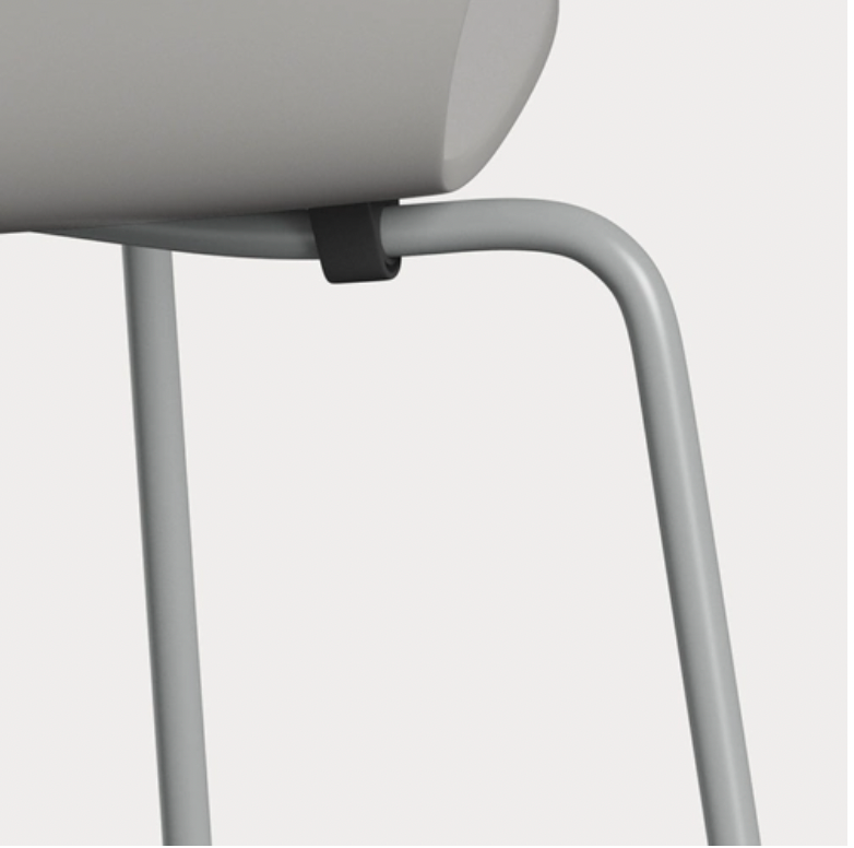 Series 7 Chair des. Arne Jacobsen, 1955 - Nine Grey Laquered / Nine Grey Base - made by Fritz Hansen