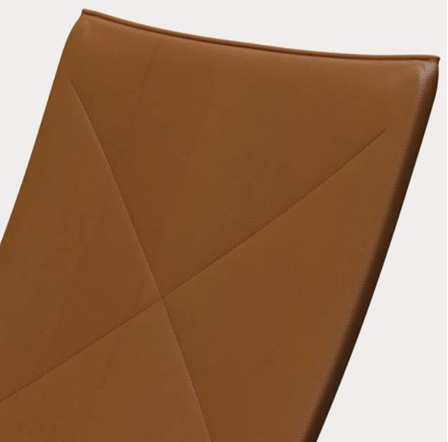 PK22 Lounge Chair - Aura Leather, Walnut - des. Poul Kjærholm, made by Fritz Hansen