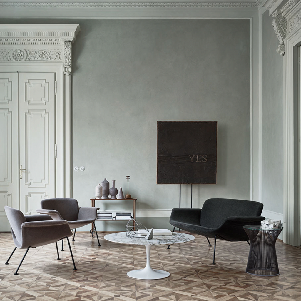 Saarinen Tulip Low Oval Side Table, Marble - des. Eero Saarinen, 1957, made by Knoll Studio