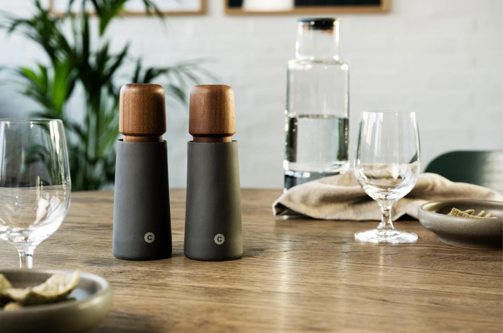 Stockholm Grinder - Walnut/Black - des. Carl & Carl for CrushGrind