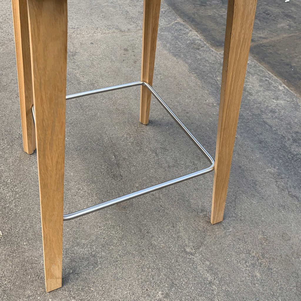 About A Stool AAS32 (High) - des. Hee Welling (made by Hay)