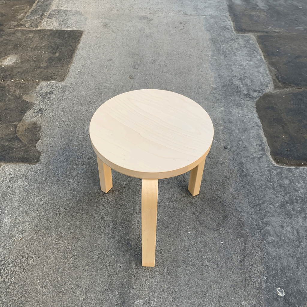 Stool 60 des Alvar Aalto, 1933 (made by Artek)