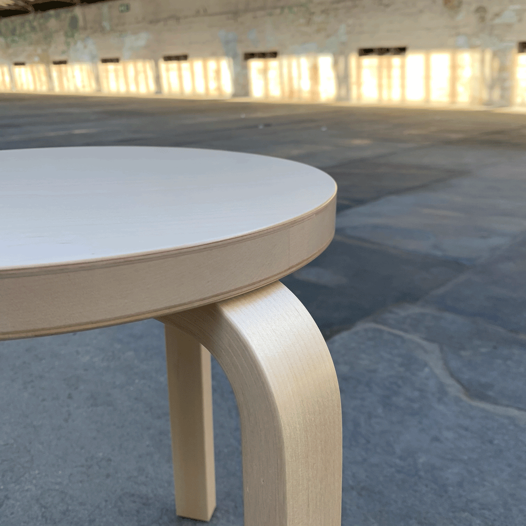 Stool 60 des Alvar Aalto, 1933 (made by Artek)