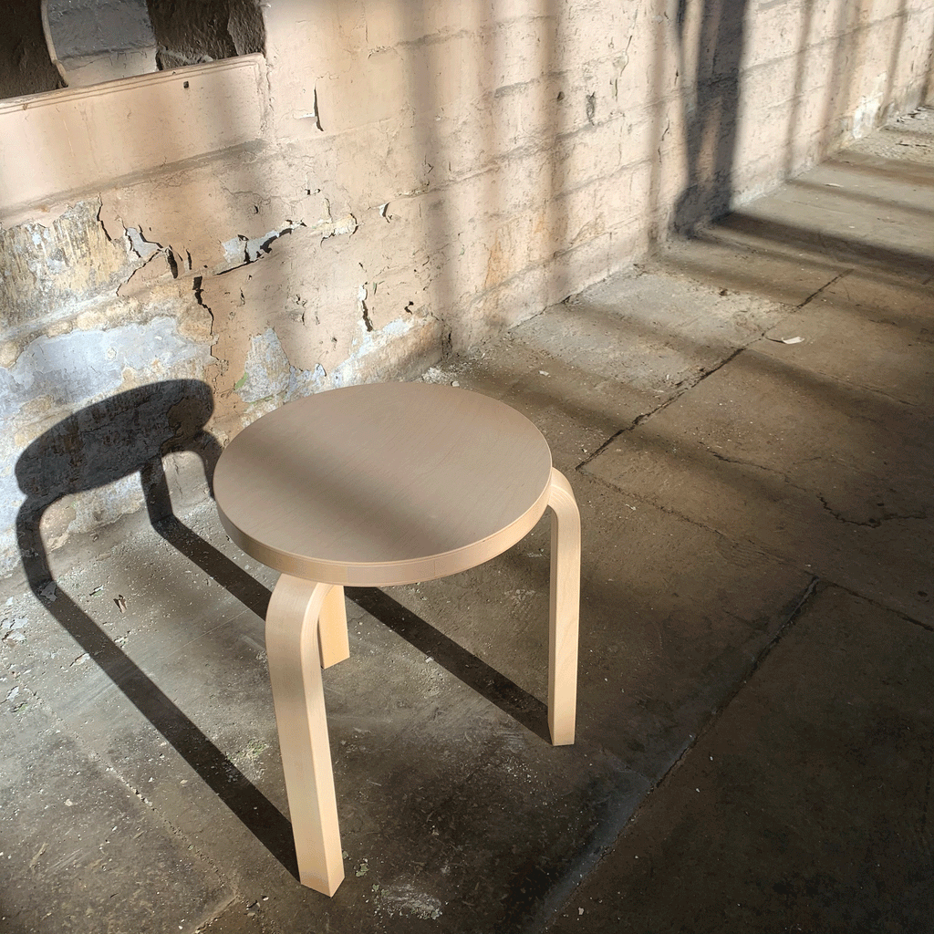 Stool 60 des Alvar Aalto, 1933 (made by Artek)