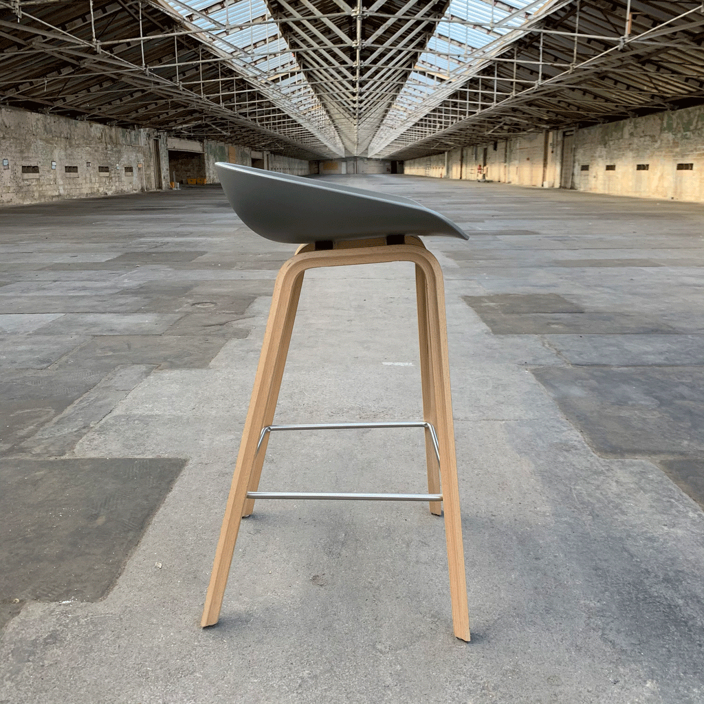 About A Stool AAS32 (High) - des. Hee Welling (made by Hay)