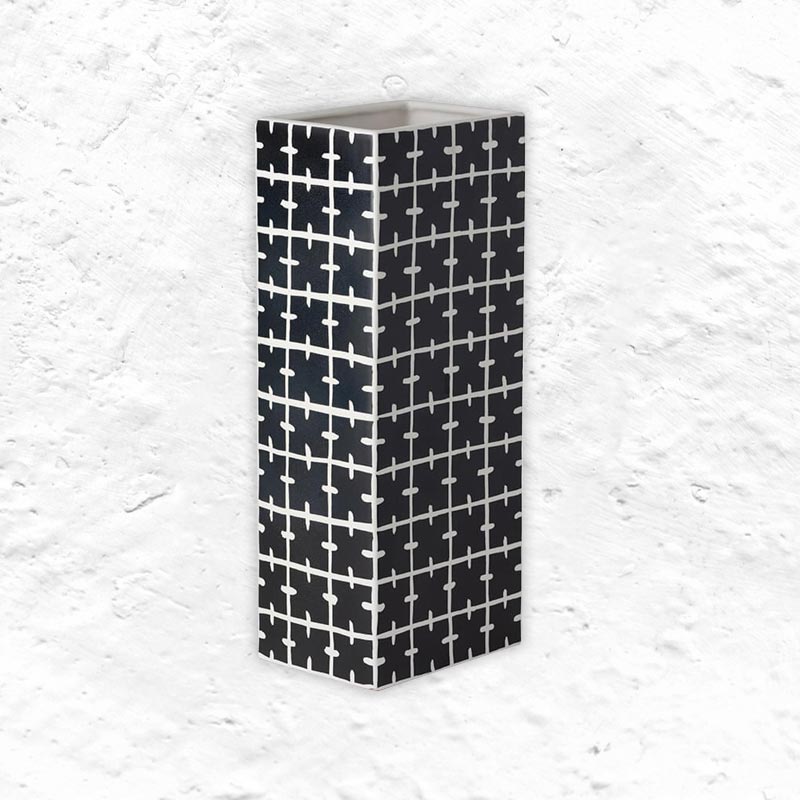 Prima Rectangular Optical Vase (ABA 11) - Matt black on matt white - by Nuoveforme - exclusive