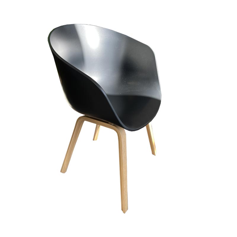 About a Chair AAC22 in black - des. Hee Welling (made by Hay)
