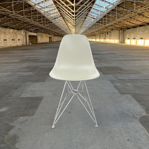 DSR Plastic Side Chair des. C&R Eames, 1950 - pebble shell, white legs (made by Vitra)