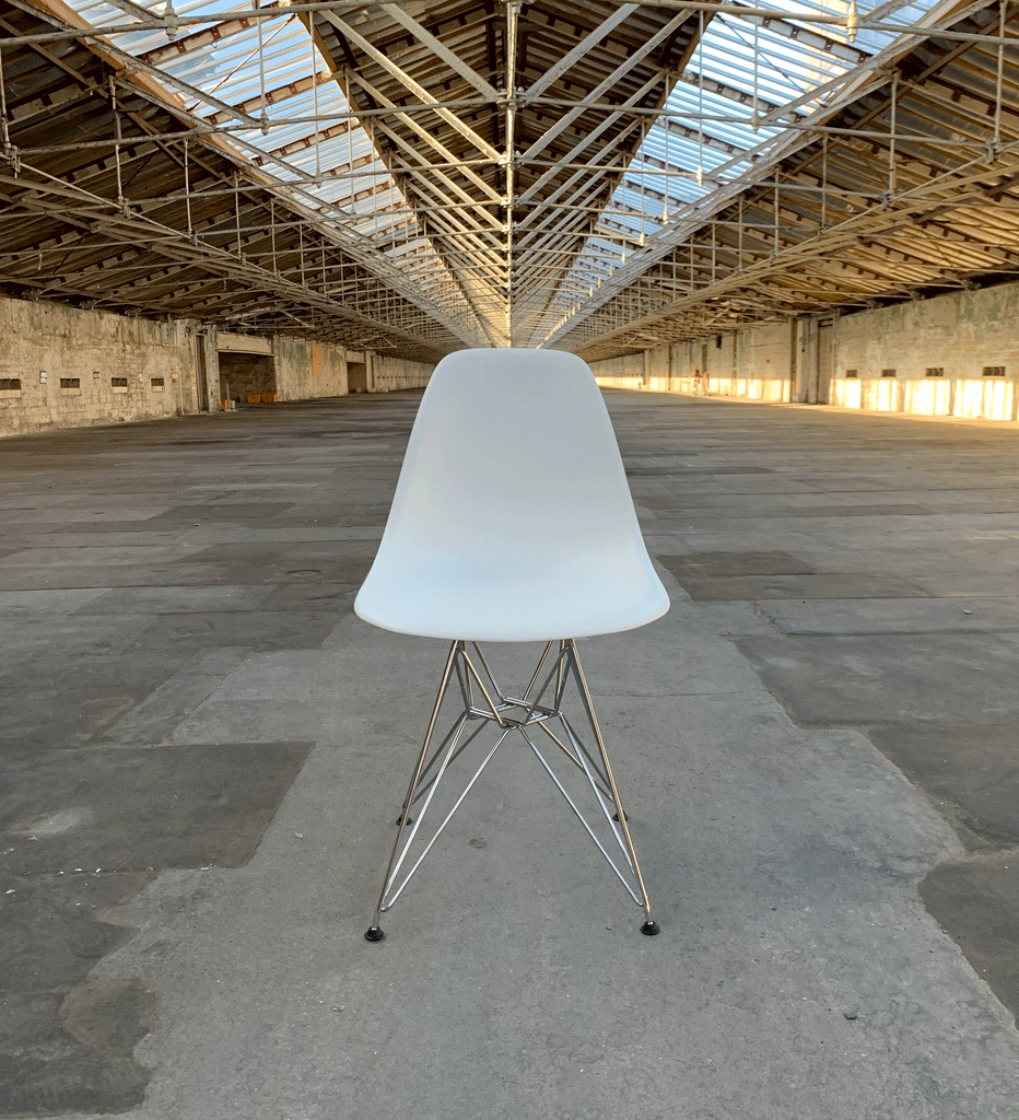 DSR Plastic Side Chair des. C&R Eames, 1950 - white shell / chrome legs (made by Vitra)