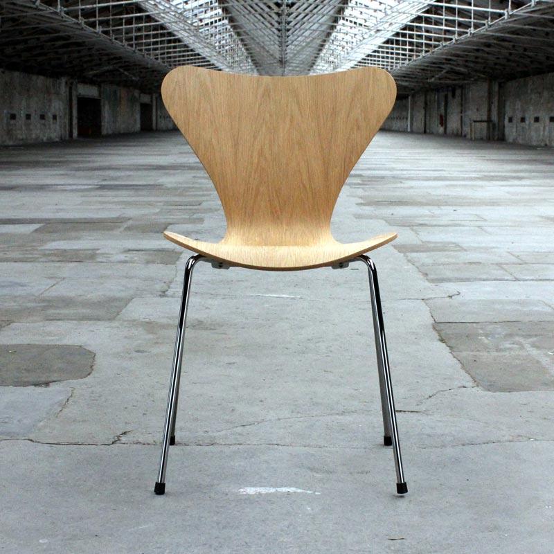 Series 7 Chair des Arne Jacobsen, 1955 - laquered oak (made by Fritz Hansen)